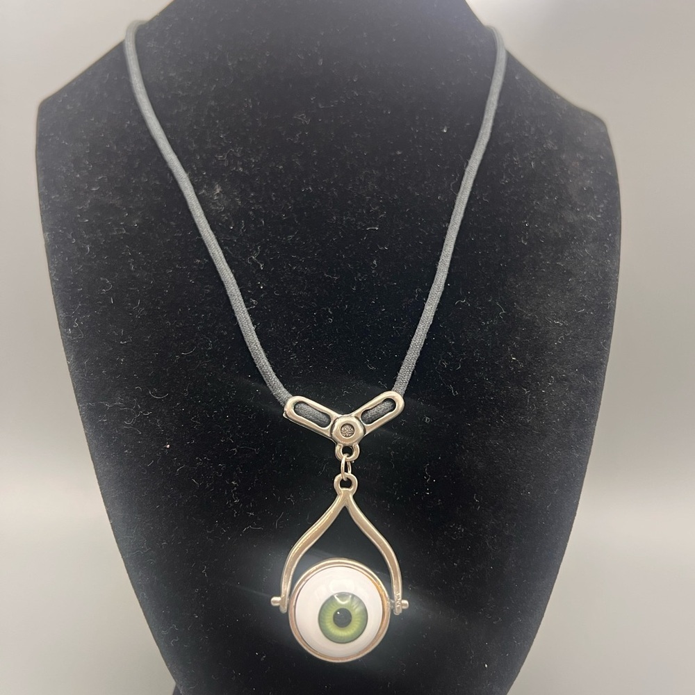 Green Eyeball Pendant Necklace Silver Tone Statement Gothic - Picture 5 of 6